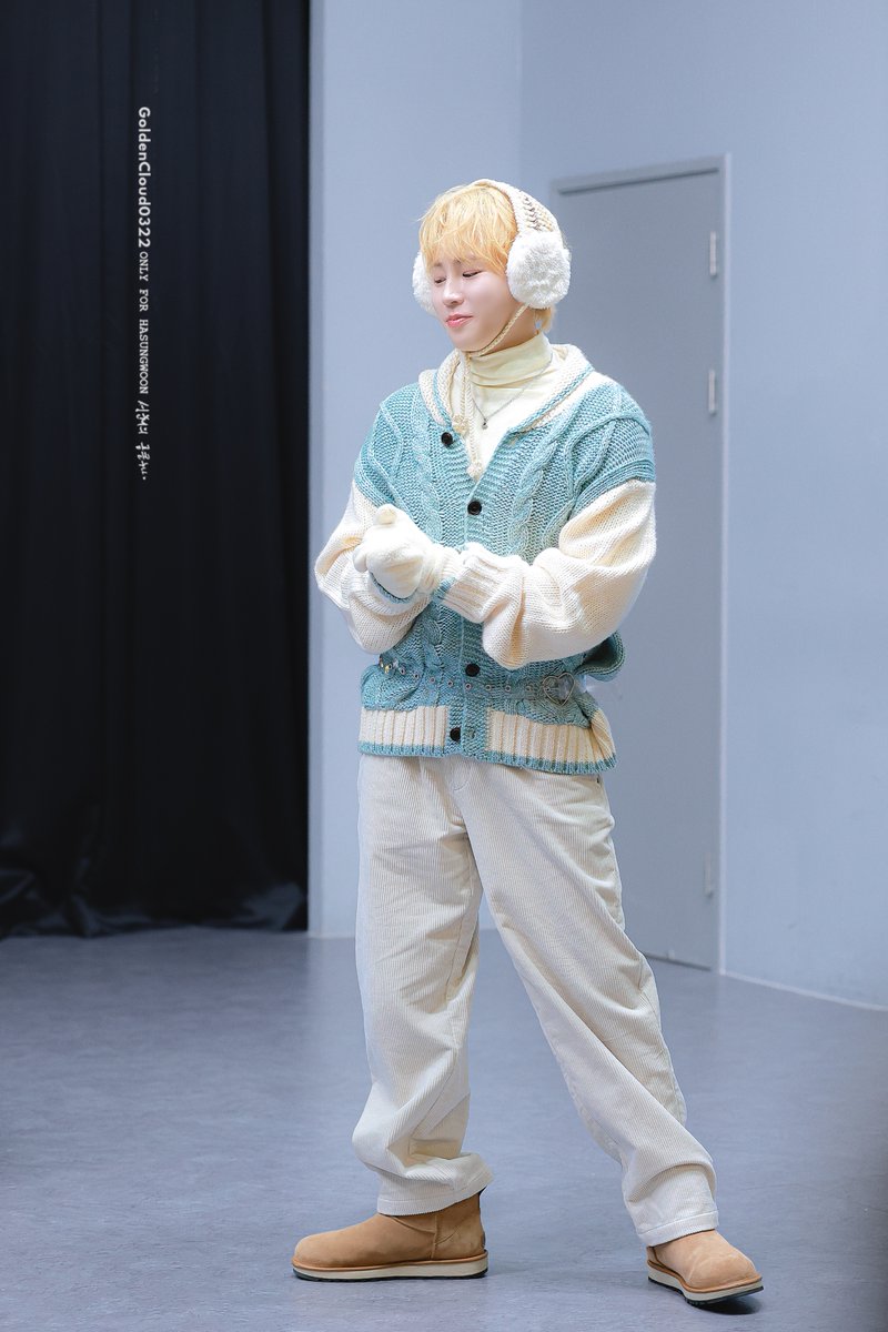 GoldenCloud0322's tweet image. 260111     
하성운 시그 팬싸       

전신도 귀여운 가나디 🩵

#하성운 #HASUNGWOON #Tell_The_World