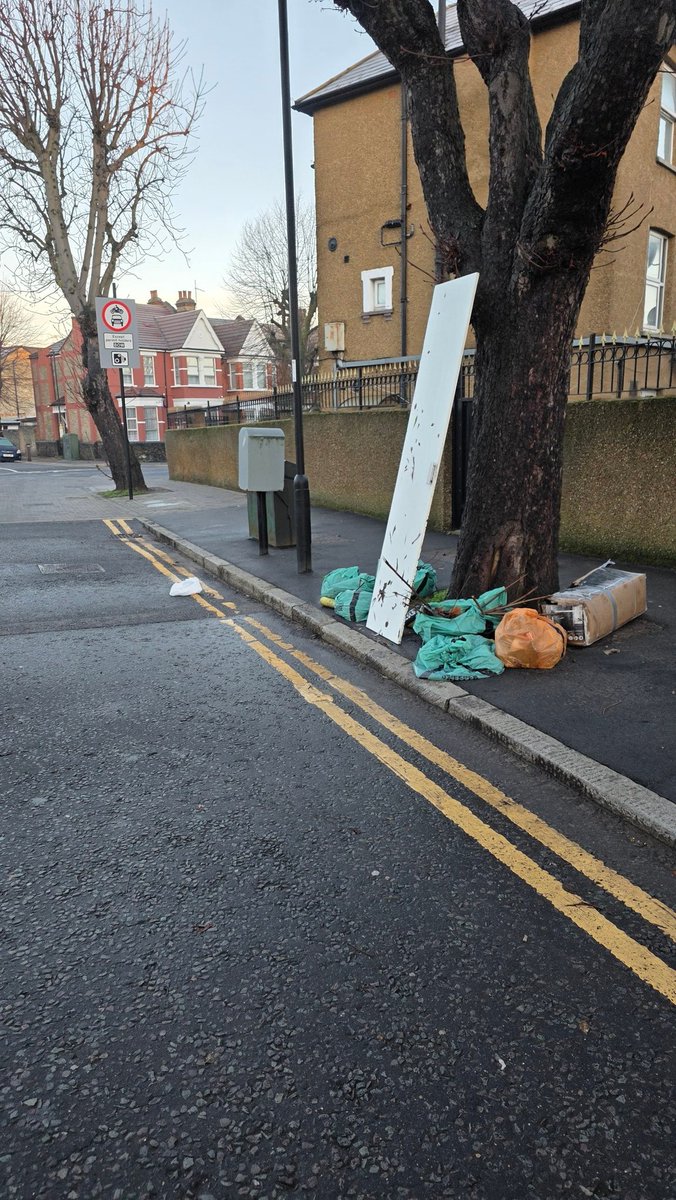 CyclingMassive's tweet photo. @haringeycouncil @VeoliaUK leaving your refuse dumped in @EnfieldCouncil @BowesLTN actively encourages dumping of litter @BambosMP sort it out https://t.co/eJ0B5KhJDM
