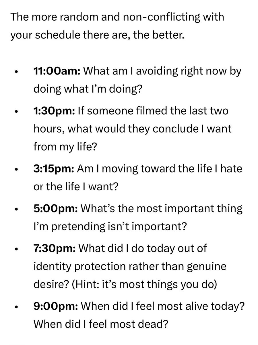 lucas_flatwhite's tweet image. 삶의 변화에 대한 얘기가 가득한 아티클이네요. 참 좋아용..

사람들이 왜 변화에 실패할까, 진정한 변화를 위해 어떻게 해야할까 이런 얘기.

1일 프로토콜을 실행할 수 있다면 = 변화할 수 있다

↓

새해 결심은 대부분 표면적이고 실패로 끝남. 왜냐하면 진정한 변화는 '행동 변화'가 아닌 '자신의