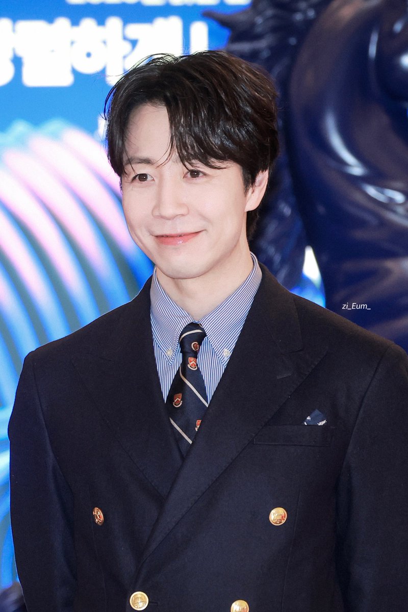 zi_Eum_'s tweet image. 260109 조니워커블루POP-UP
#손종원 

셰프가 왜이리 미남이야…❤️‍🔥