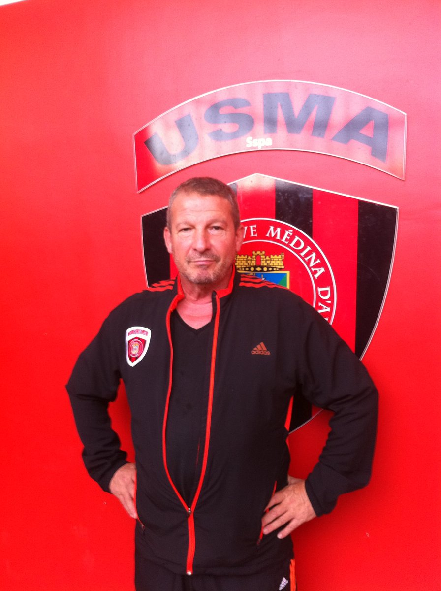 Baylejacques1's tweet image. #rollandcourbis                           Souvenirs d’une saison extraordinaire où nous avons gagner deux coupes la même saison devant plus de 100 000 supporters  dans un Pays passionné de football 🇩🇿