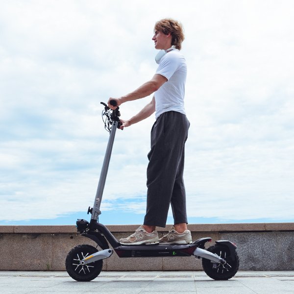Circooterglobal's tweet photo. Riding easy with Raptor Pro 🛴☁️
Want one?https://t.co/677JG4Qva7

#Circooter #RaptorPro #Offroad #escooterlife #escooter #RidewithPower https://t.co/xOAikbtG3w