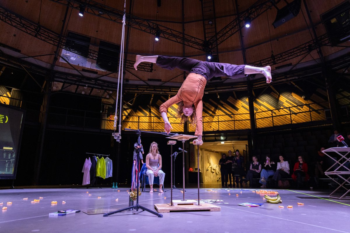 Rīgas cirks  atklāj 2026. gada sezonu, kuras simbols ir sadarbība jeb aplis, kurā satiekas cirks, deja, skatītājs un kritika. 
Starp jaunumiem ir laikmetīgās dejas izrādes, “Bērnu rīti” pašiem mazākajiem un jaunas izglītības iespējas cirka skolā.

Vairāk: kroders.lv/jaunumi/6433