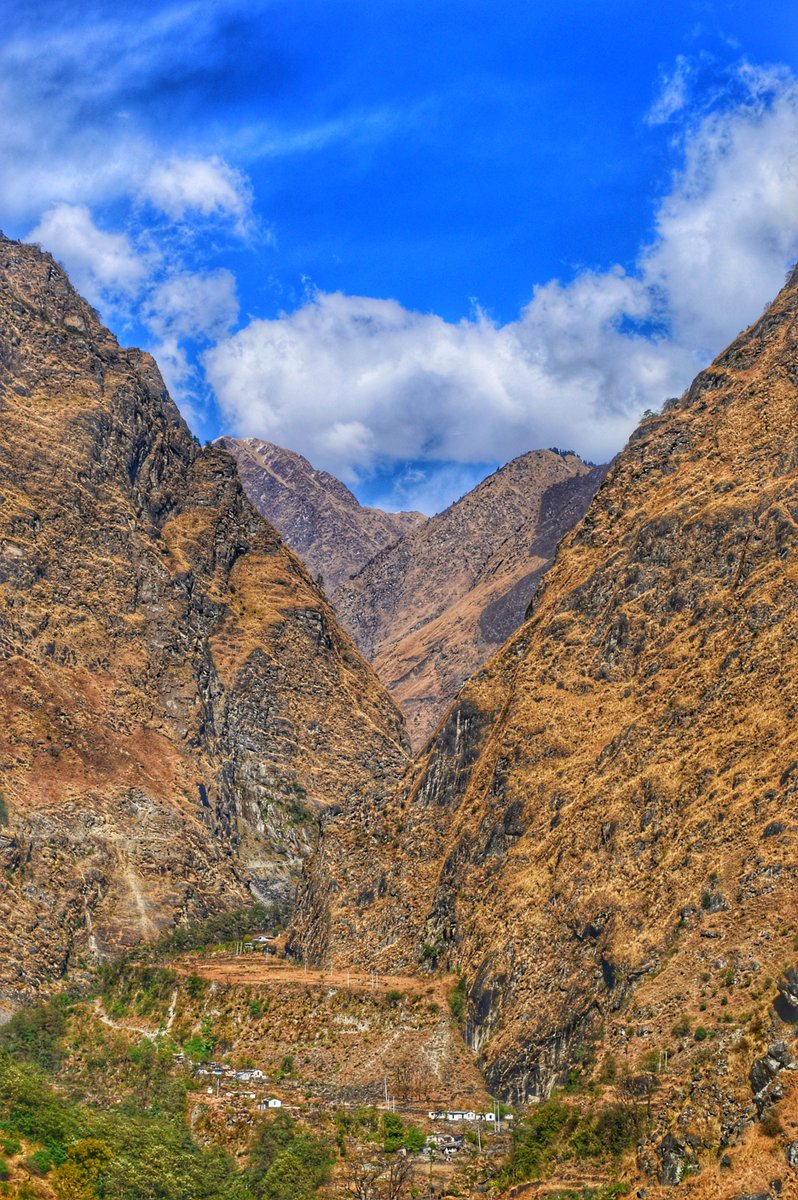 BeaumontLuke's tweet photo. Nepal's Kali Gandaki Gorge is deeper than the Grand Canyon. It is flanked by two 8,000m giants - 🏔️Dhaulagiri 8,167m &amp; 🏔️Annapurna 8,091m. 

Has anyone trekked it? https://t.co/v05fy6Ymfm