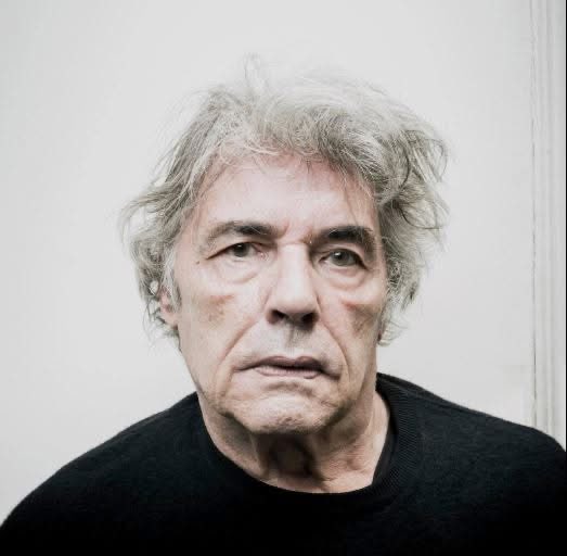 "Un jour une fatigue insupportable prend possession de nos corps et de nos pensées. Ce n'est pas une maladie, et cela n'a rien à voir avec l'âge, les voyages, un chagrin, c'est une inaptitude soudaine à espérer. Comme si, soudain, le monde n'était plus la fabuleuse devanture