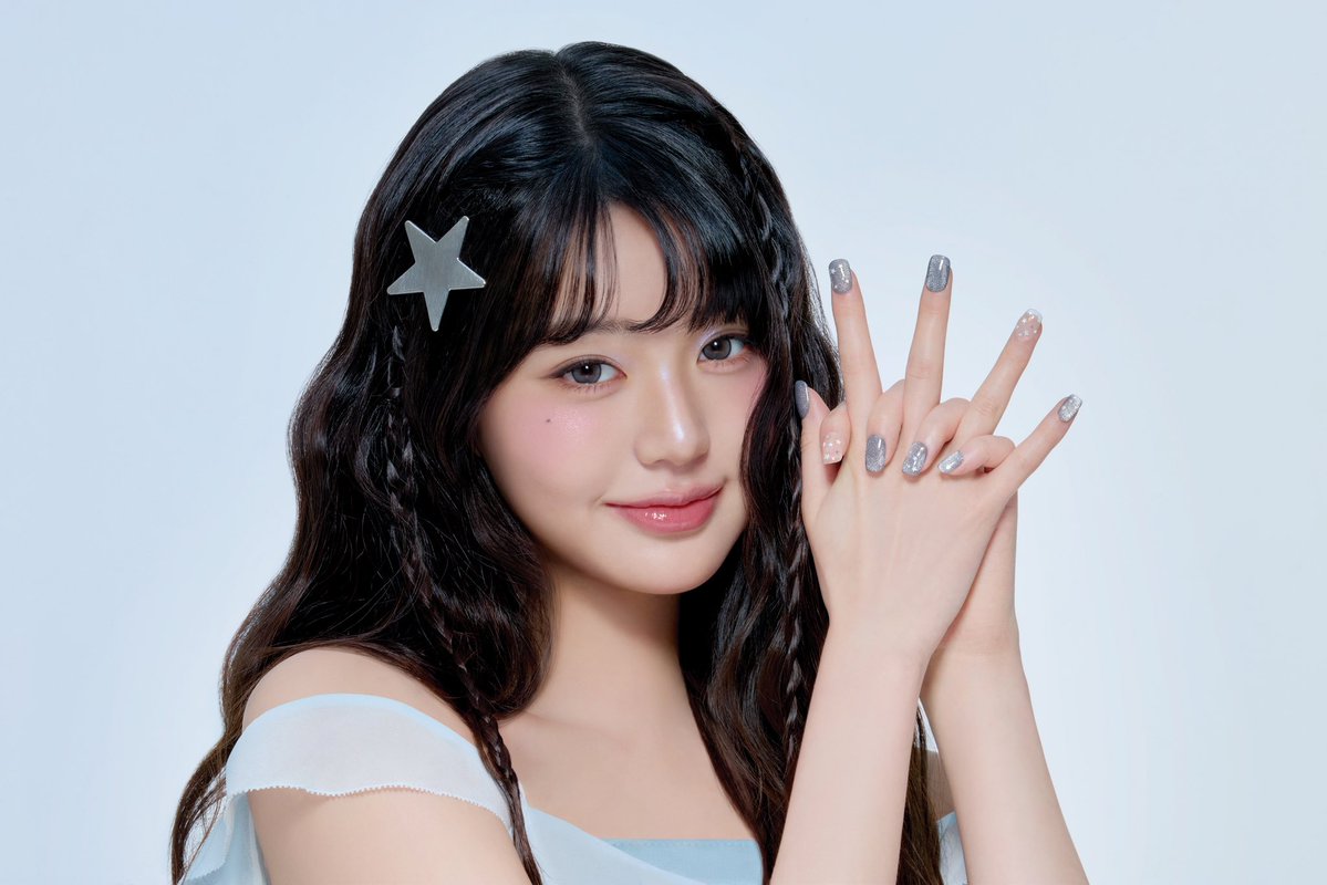 dashingdiva_KR's tweet image. 𝗦𝗼 𝗶𝗰𝘆, 𝘀𝗼 𝗰𝘂𝘁𝗲˖˚˳⊹  
#원젤 아이시 마그네틱 컬렉션을 모른다니
그건 절대 안되는 일이얌...! 

반짝이는 겨울밤 무드 그대로 #미드나잇베일 ✦
손끝에 별을 콕콕 #스타릿탑코트 ⋆⋅☆⋅⋆  

지금 데싱디바 공식몰에서 만나보세요✨ 
bit.ly/49xt2jh