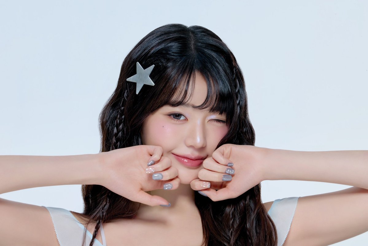 dashingdiva_KR's tweet image. 𝗦𝗼 𝗶𝗰𝘆, 𝘀𝗼 𝗰𝘂𝘁𝗲˖˚˳⊹  
#원젤 아이시 마그네틱 컬렉션을 모른다니
그건 절대 안되는 일이얌...! 

반짝이는 겨울밤 무드 그대로 #미드나잇베일 ✦
손끝에 별을 콕콕 #스타릿탑코트 ⋆⋅☆⋅⋆  

지금 데싱디바 공식몰에서 만나보세요✨ 
bit.ly/49xt2jh