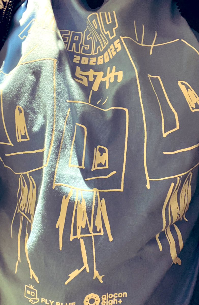 28uhs_fov_y's tweet image. 実は先月12/13の浅岡さんアコースティックライブ、#uy57th Tシャツの“なにゆえ3人”バージョンで行ったんですよ♪
（3人てだから小田さんと小橋さんでしょ❤︎❤︎）

とっても鮮やかな水色です🩵
#glocon8

※アラフォーオバハン必死の自撮りでお目汚し大変申し訳ないのですが（−＿−；）💦