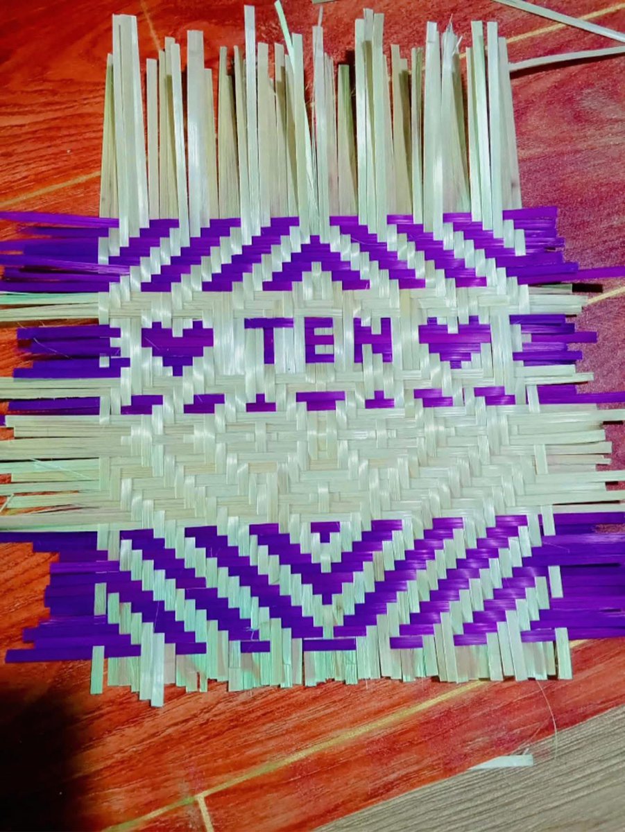 Wine809's tweet image. ร้านนี้ต้องตามจริงๆค่ะ ขนาดเรฟไปอย่างดีก็มีผิด คอยเช็คเองเลย เพราะเขาไม่ตามหานะงานใคร เราต้องไปดูรูปบนเพจ คุยเรฟคุยราคาให้เสร็จไม่งั้นราคาจะไม่ตรงกันสักวัน ถ้าเห็นรูปเสร็จแล้วต้องโทรอย่างเดียวให้เขาส่งของ เพจเขาลืมจริงๆนะ ของนี่ล่อไปเกือบสองเดือนอ่า