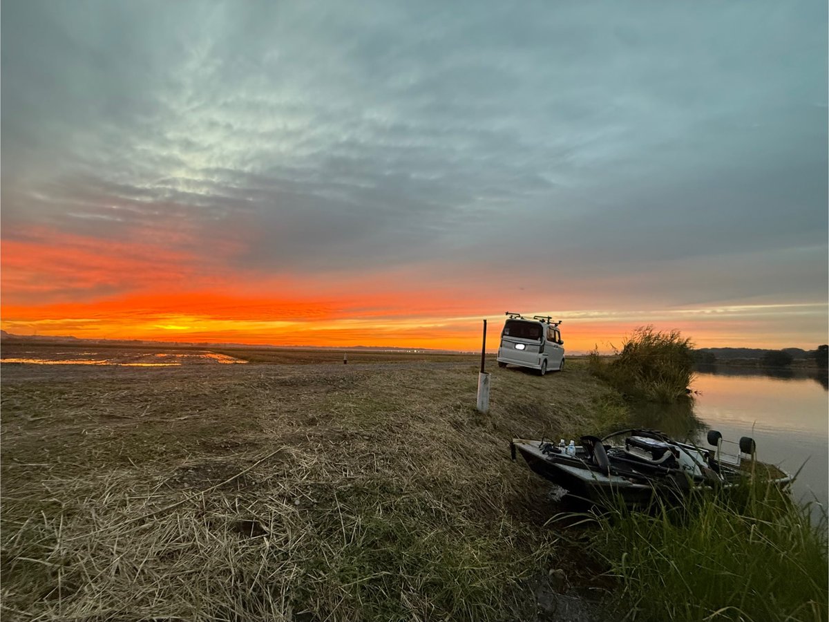 去年はフロートボート手放してアルミ譲って頂いたり なんだかんだ半年足らずでエレキ替えたり魚探もライブ取り入れてみたり
ボートにより沼っていったので 今年はどうなるやら
お陰で金は無いが笑