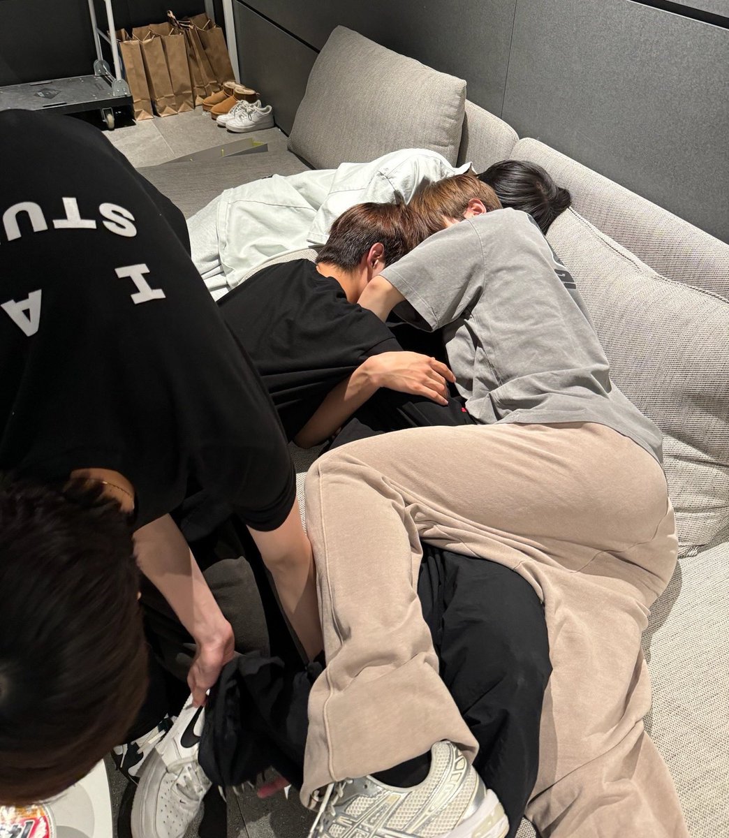 aevanli's tweet image. maaf karena udah senempel ini 😔🙏🏻