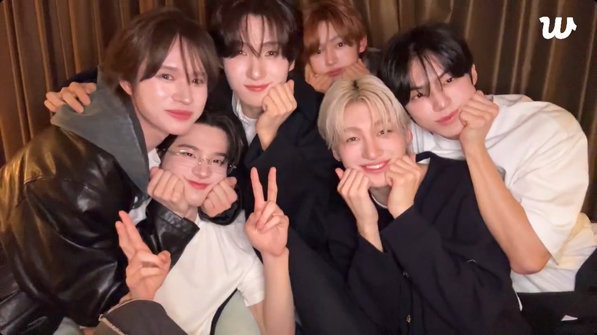 aevanli's tweet image. maaf karena udah senempel ini 😔🙏🏻