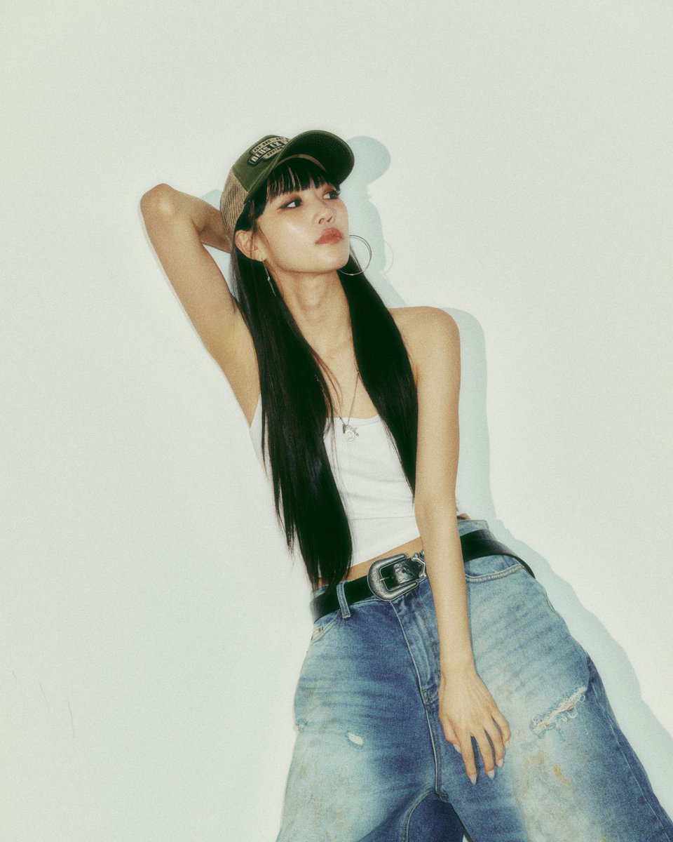 LeeMiJoo's tweet photo. [이미주 (Lee Mi Joo)]
Profile B-cut📸

#이미주 #LEEMIJOO
#AOMG https://t.co/gDApapgz0l