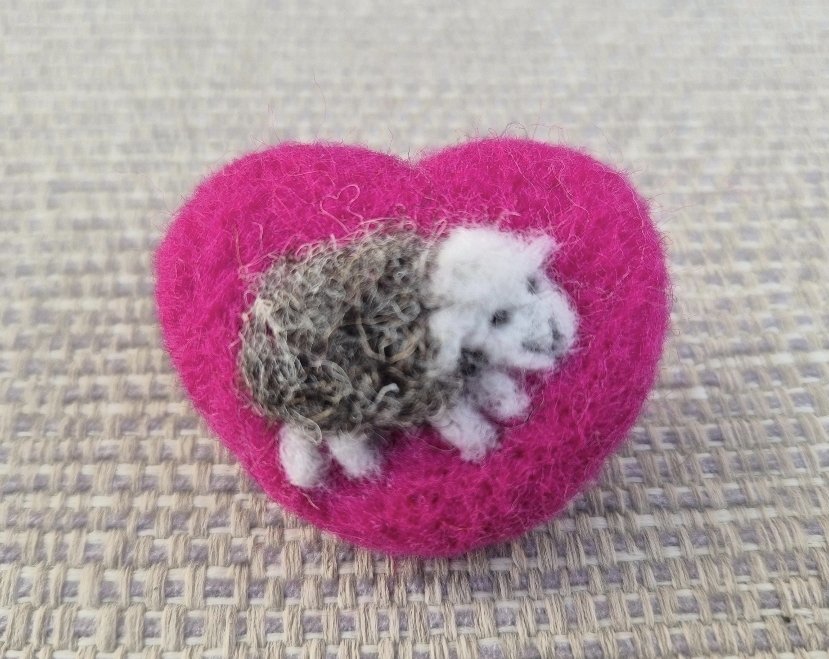 RockingFelter's tweet image. Happy midweek! 
Made this sweet Herdwick sheep brooch! A cute pink needle felted heart brooch, which would be perfect for Valentines Day! 💕
therockingfelter.etsy.com/listing/443880…
#Herdwick #ValentinesDay #brooch #firsttmaster