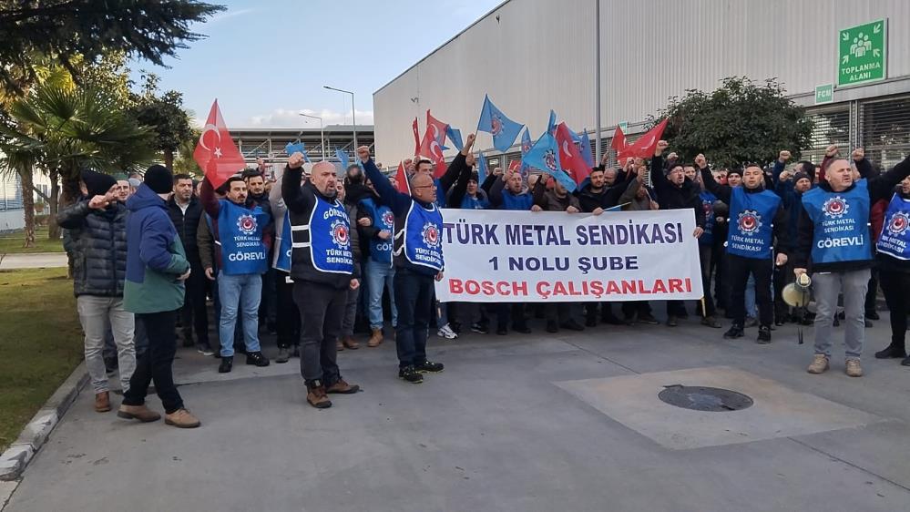 turkhabercom's tweet image. Bursa'da otomotiv işçilerinin eylemi sürüyor 

turkhaber.com/haber/bursa-da…

#bursa #mess #tofas #bosch #haber #otomotiv