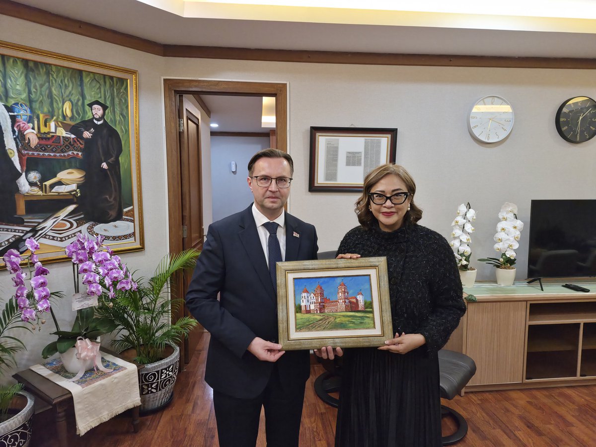 On 14 January 2026, Ambassador of Belarus Raman Ramanouski met with Director General of American and European Affairs of the MoFA Indonesia Grata Endah Werdaningtyas. Discussed prospects for expanding bilateral 🇧🇾-🇮🇩 cooperation, including  schedule of bilateral events for 2026
