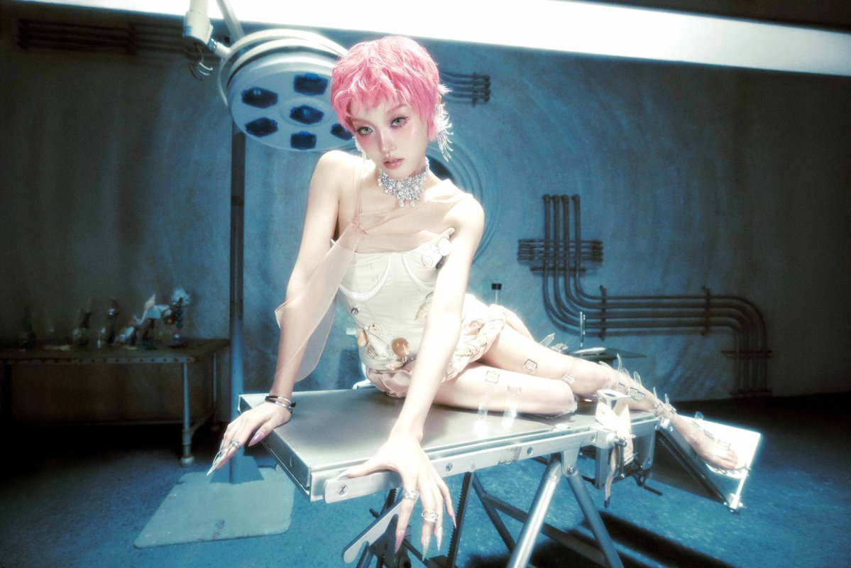 XGOfficial_'s tweet image. #CHISA

XG
1st Full Album 
THE CORE - 核
2026.01.23 Fri

xgalx.com/xg/xg-1stfulla… 

#XG #HYPNOTIZE
#XG_HYPNOTIZE
#XG_THECORE_核