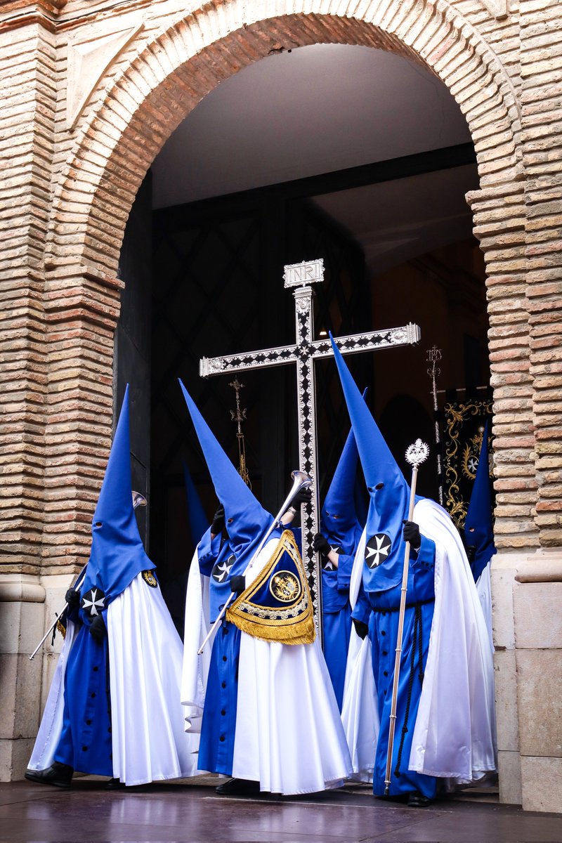 Hoy 14 de enero celebramos el XXXIII Aniversario de la fundación de la Hermandad. 33 años de Amor a la Humildad del Señor y a la Dulzura de la Santísima Virgen.
"Alegraos y regocijaos porque vuestra recompensa será grande en los cielos"
📸 Jorge Carbó
#Humildadzgz #Dulcenombrezgz