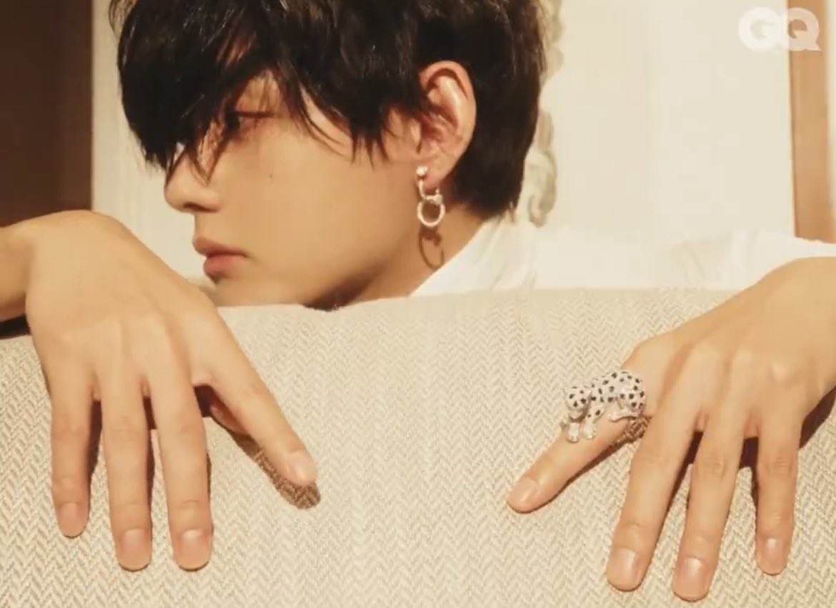 layovermoods's tweet image. oh wow……..🫠