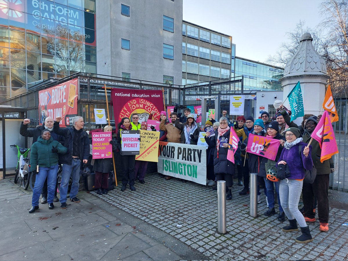 NSSN_AntiCuts's tweet photo. #NSSN supporting joint strike by @ucu and @NEUnion at FE &amp; 6th Form Capital City Colleges Angel #Islington
@CandiNEU61 @UCULondon @NEULondon https://t.co/eYUUmAJ9Ti