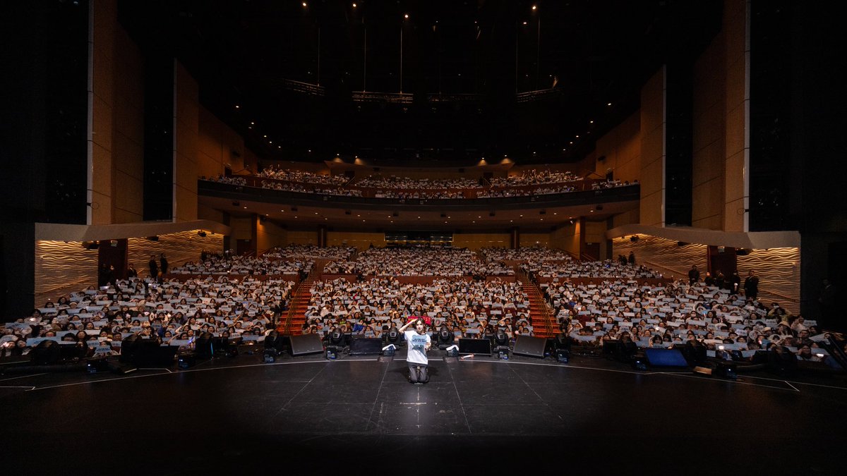 WENDY_offcl's tweet photo. [📸]
260110-11 Today is When:D
<W:EALIVE> IN MACAU

행복의 비결은 러비💙

#WENDY #웬디 
#WEALIVE
#WENDY_WORLDTOUR https://t.co/tDE51urPVe
