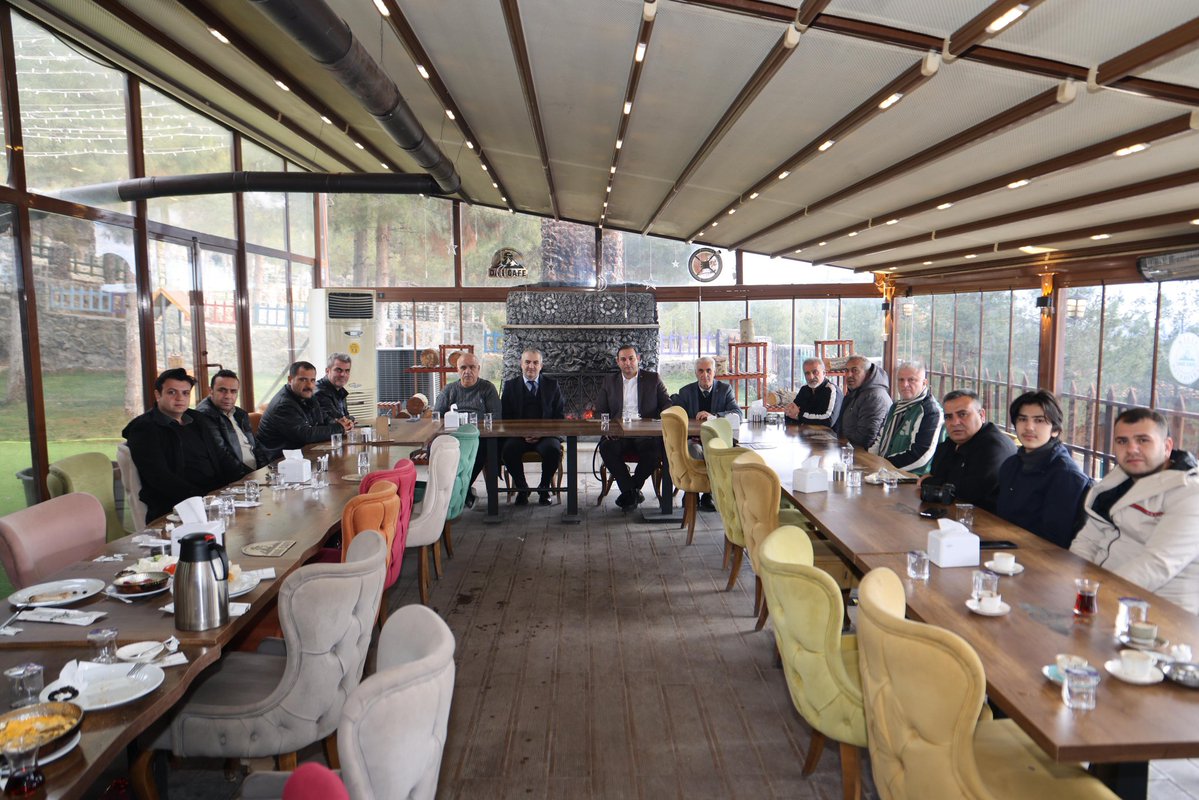 Belediye Başkanımız Av. Hakan Bilecen, 10 Ocak Çalışan Gazeteciler Günü dolayısıyla, Belediye Başkan Yardımcımız Atila Yıldırım ile birlikte şehrimizde faaliyet gösteren basın mensuplarıyla bir araya geldi.

Programda, kamuoyunun doğru ve tarafsız bilgilendirilmesi için büyük bir