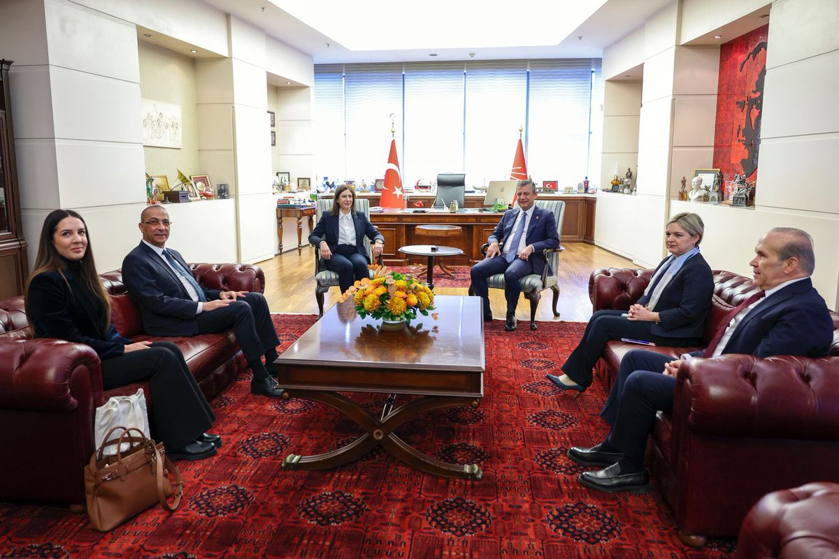 herkesicinCHP's tweet image. Genel Başkanımız Özgür Özel ile KKTC Cumhuriyetçi Türk Partisi Genel Başkanı Sıla Usar İncirli Genel Merkezimizde bir araya geldikten sonra ortak basın açıklaması düzenledi.