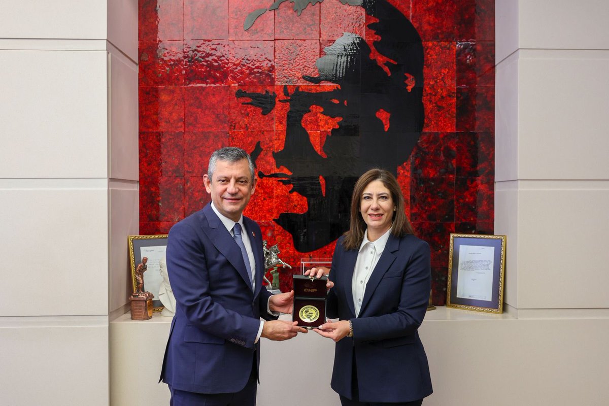 herkesicinCHP's tweet image. Genel Başkanımız Özgür Özel ile KKTC Cumhuriyetçi Türk Partisi Genel Başkanı Sıla Usar İncirli Genel Merkezimizde bir araya geldikten sonra ortak basın açıklaması düzenledi.