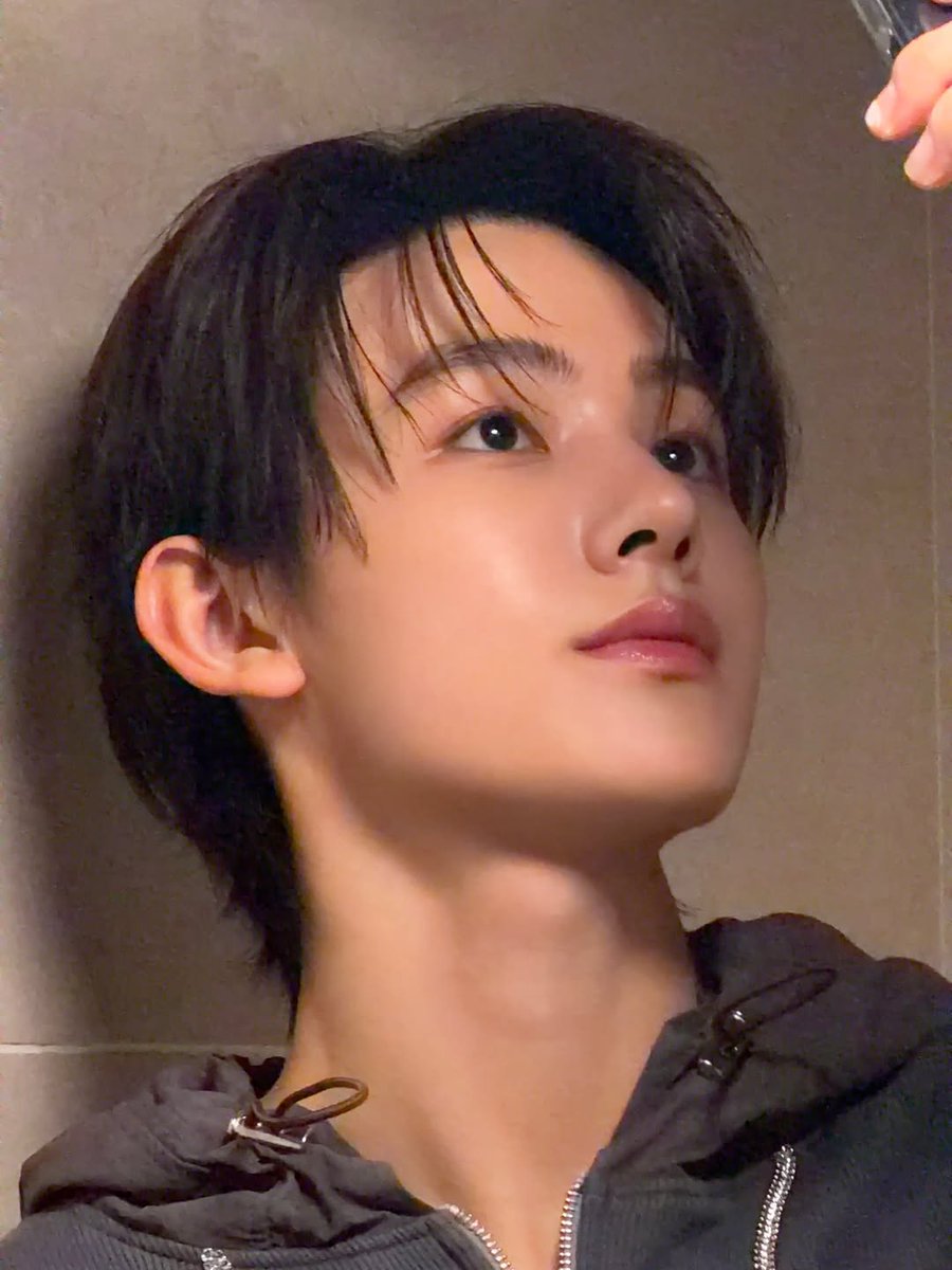 zhaoyufancokr's tweet image. [260114] Seonghyeon Instagram Update

golden disc 😬

#SEONGHYEON #성현