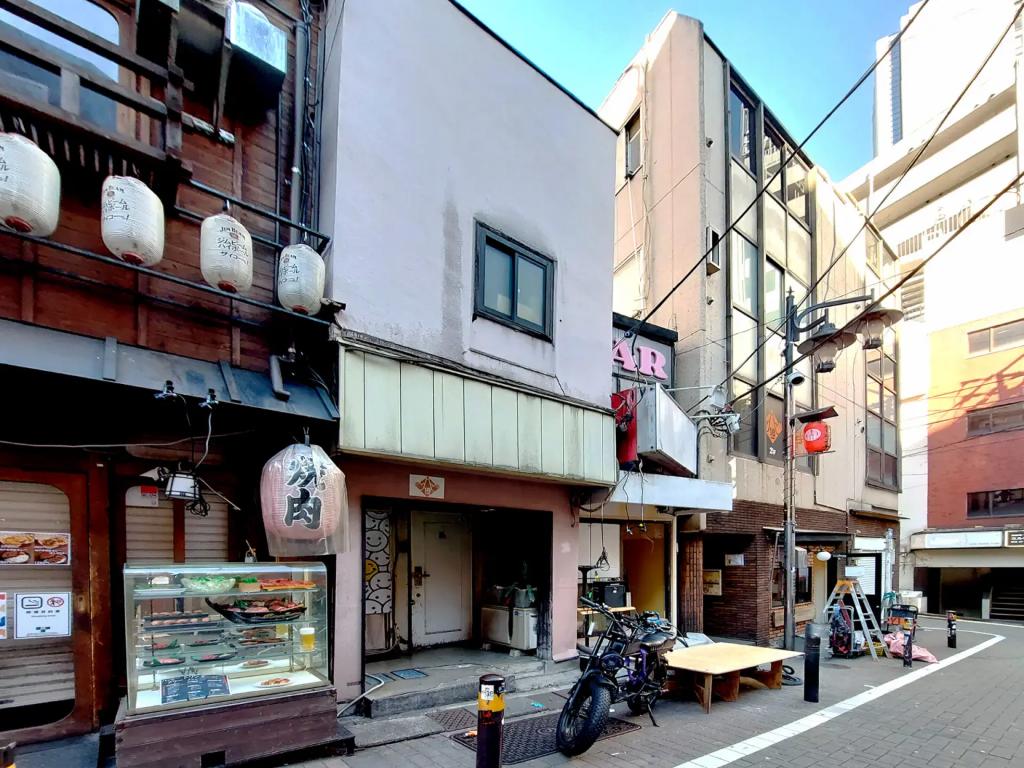 ShibukichiNet's tweet photo. 2月、渋谷に水戸発人気ラーメン店「特選中華蕎麦 諭吉」がOPENへ
https://t.co/OHLv5U8d9E

茨城水戸の行列店が道玄坂で都内初出店。場所は井の頭線アベニュー口から約4分の百軒店。アツアツ石焼鍋の超濃厚豚骨魚介つけ麺、トリュフ香るあっさり醤油ラーメン…楽しみ！※ラーメン画像は公式HPより引用 https://t.co/PIsNkfdXDT