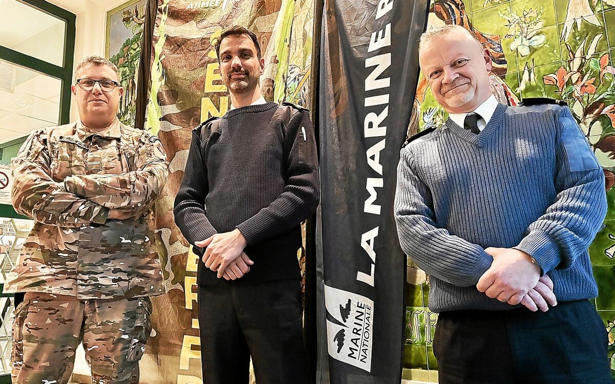 TLGBrest's tweet photo. « Nous sommes là pour aiguiller les candidats » : au Cirfa de Brest, le recrutement des volontaires au service national a commencé
➡️ https://t.co/0PgigUyzOh https://t.co/QNAXqkEamj