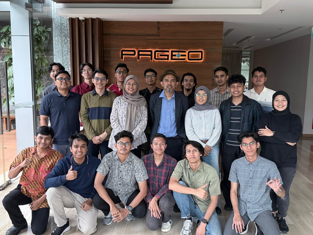 equesrises's tweet image. CH. 1⚓️🌊