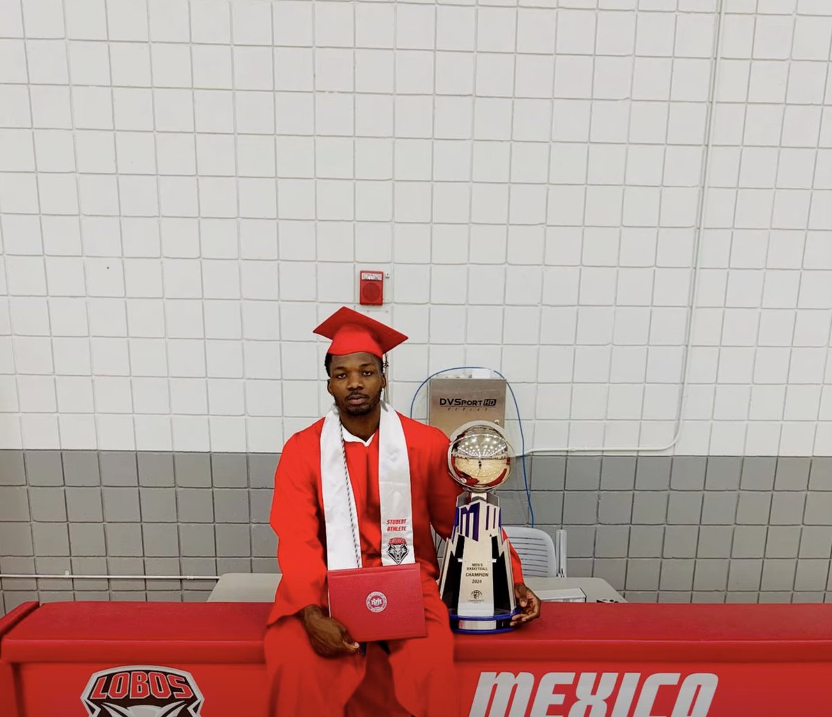 Be_BasketFr's tweet image. 🥹 "Sans le basket, je serais peut-être mort aujourd'hui !" 

🇳🇬 Le miracle Nelly Jr Joseph, nettoyeur de caniveaux devenu le meilleur rookie en France depuis... 23 ans !

💫 Le plus incroyable destin de #BetclicÉLITE ?

🥨 Son récit (et c'est émouvant) : bebasket.fr/sans-le-basket…