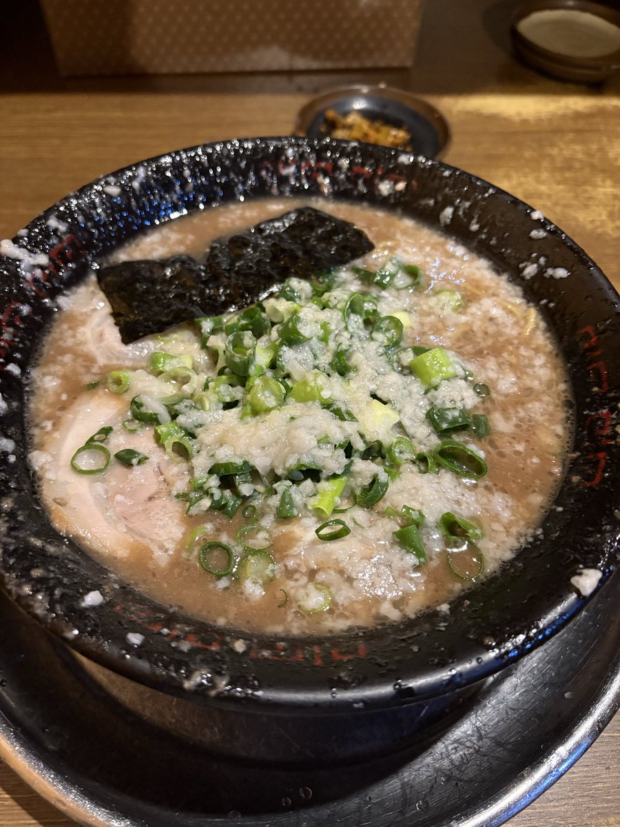 maneater_dgr's tweet image. 大阪無鉄砲。
腹が減ってる状態の一杯目のスープは気が狂いそうになるぐらい美味い。
やはり無鉄砲にしかないモノがあるなと食べる度に思わされる。
久しぶりにイキってこってりにしたけどお腹壊しませんように......