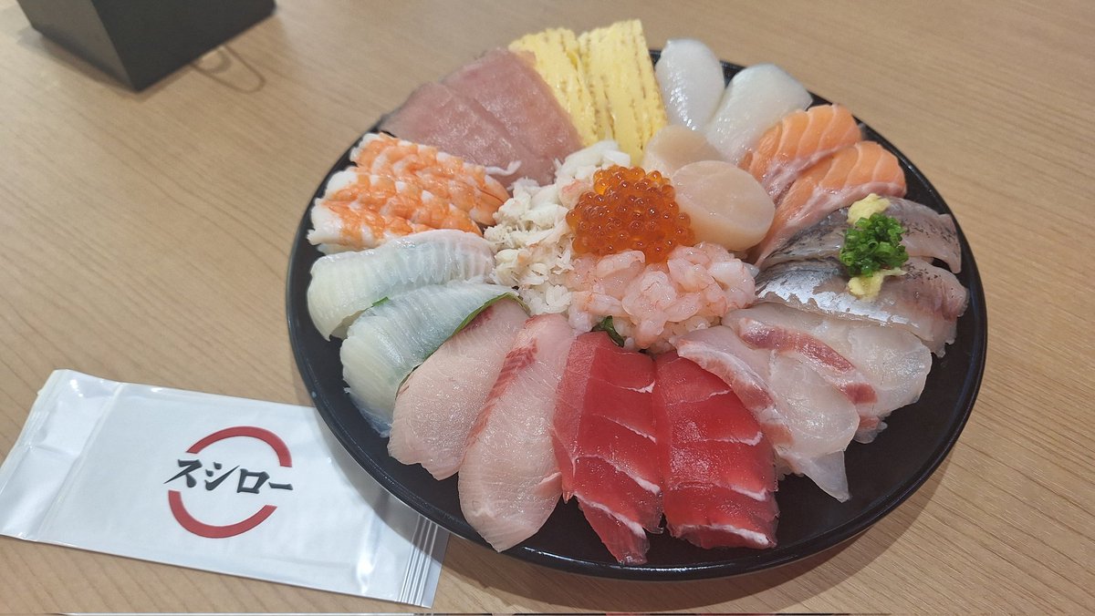 スシローポイントが貯まったよ🙌
お寿司25貫の豪華特典。
アプリでポイント貯める方式になって、去年までの紙のカードより格段に貯めやすくなった👍️