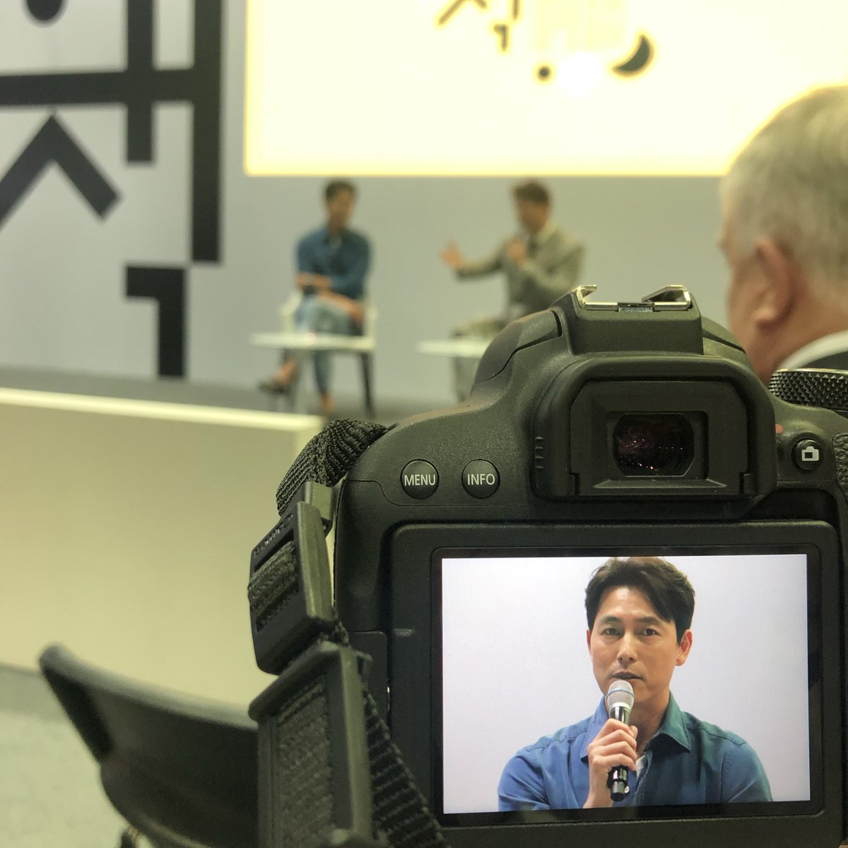 이거보니까 카메라 다시 사고싶은데 아니다 정우성은 그냥 핸드폰으로 찍어도 잘나오니 …