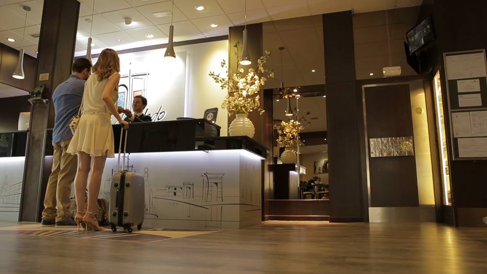 🙋‍♀️Estamos muy orgullosos de nuestro personal que te atenderá solícito, profesional y siempre con una sonrisa. 😁 bit.ly/2uH2utg #HotelMadrid #HotelEncantador #MadridEstáDeModa #HotelMadridCentro #SorprenderYEncantar