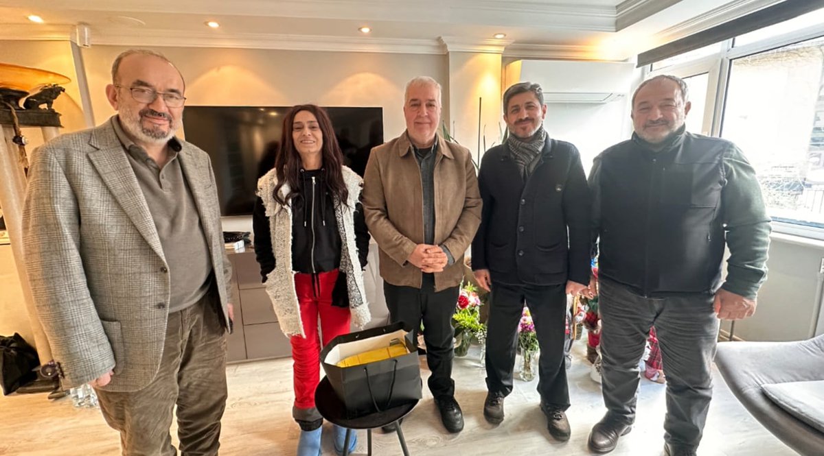 Kudüs Gönüllüleri  Derneği olarak sanatçı Yıldız Tilbe’yi ziyaret ettik.
Gazze için yapılacak çadır kent projesine destek verdi.
Mazlumların yanında olanlara selam olsun.