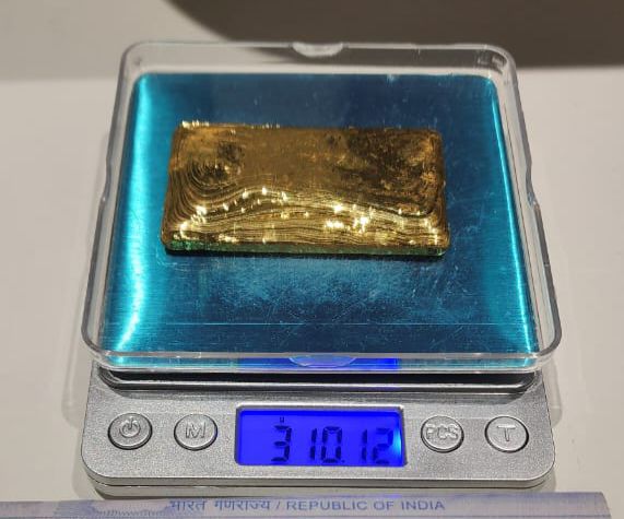 Ahmedabad Customs, based on passenger profiling, intercepted a male pax arriving from Kuala Lumpur via flight Air Asia AK-91. One 310.12 gms 24Kt gold bar (Market Value ₹44.05 lakh) concealed in jeans pocket seized under Customs Act, 1962.