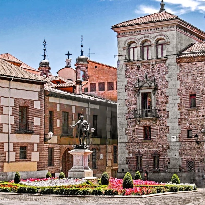 😎Descubre el espíritu barroco del Madrid de los Austrias. Conventos como el de las Descalzas Reales o el de la Encarnación... Iglesias como la de San Antonio de los Alemanes, sus calles estrechas y empedradas, sus antiguos comercios....   bit.ly/2uH2utg #HotelMadrid