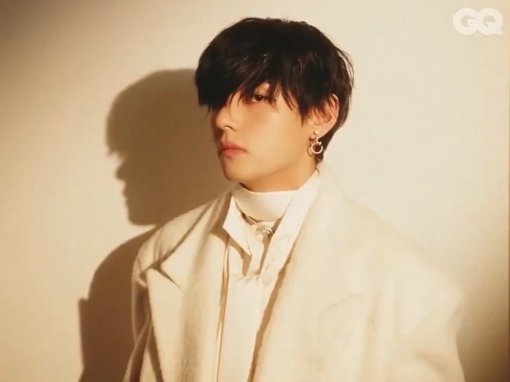 kalamaleila's tweet image. this is literally one of taehyung's best hairstyles and outfits and this entire fucking look is a hall of famer, tae crew you ate so bad, my life has been transformed!!