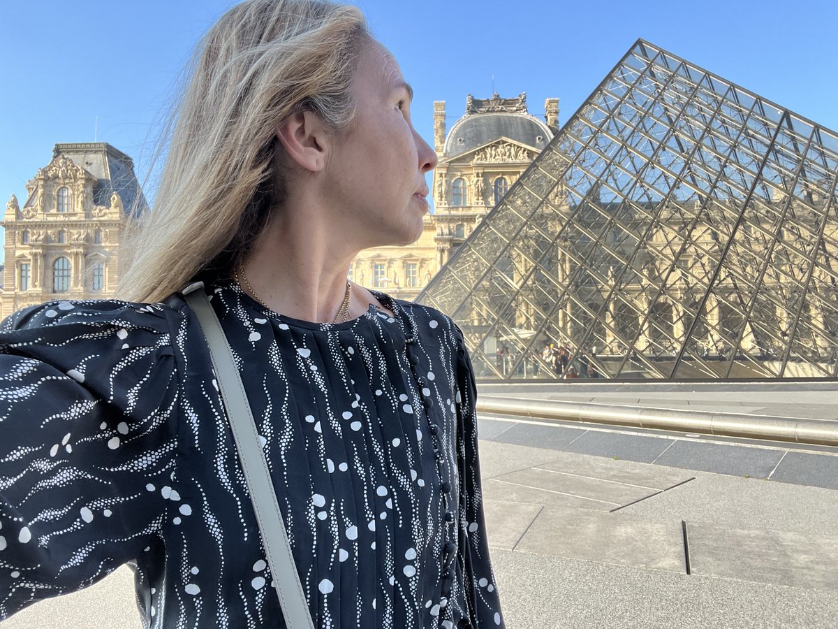 PinkTaxiRunner's tweet photo. Maybe away from Paris I could write about Paris as in Paris I could write about Michigan. #ErnestHemingway #MoveableFeast @Parisianaes1 @TikotheShihTzu @zyasvq https://t.co/GyWCYy20os
