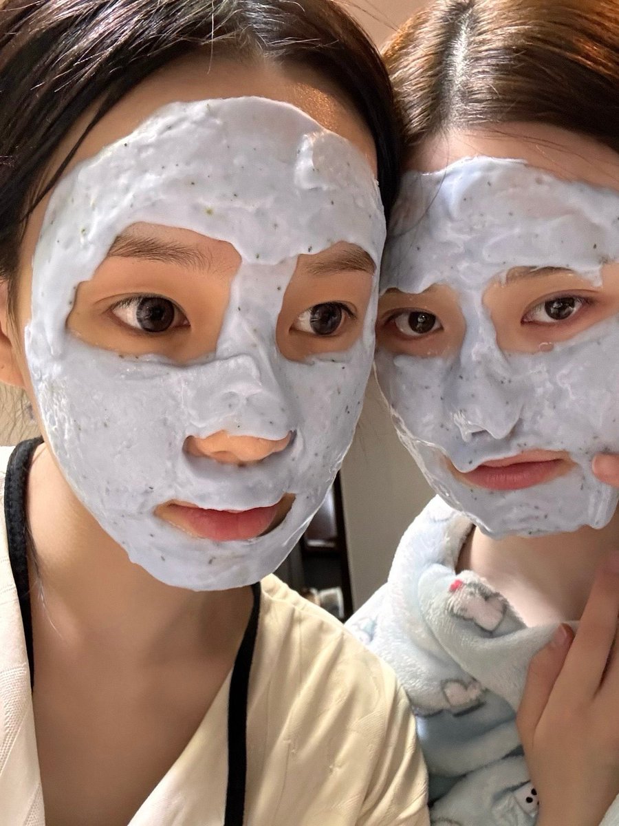 sarangie1st's tweet image. jeerangz need to be roommates more often because the amount of content we've already gotten is so 😭