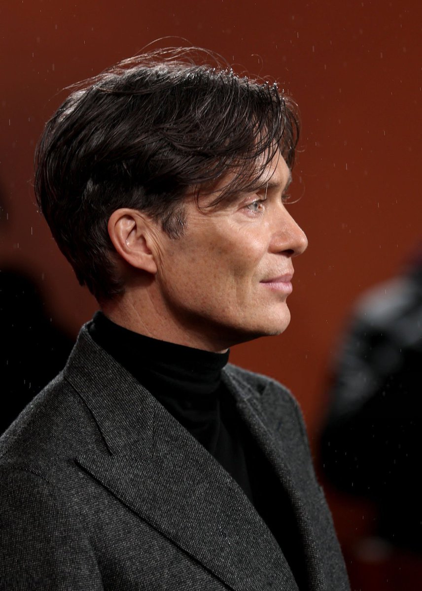 dinneronsaturn's tweet image. 2 years in and that jawline is still serving