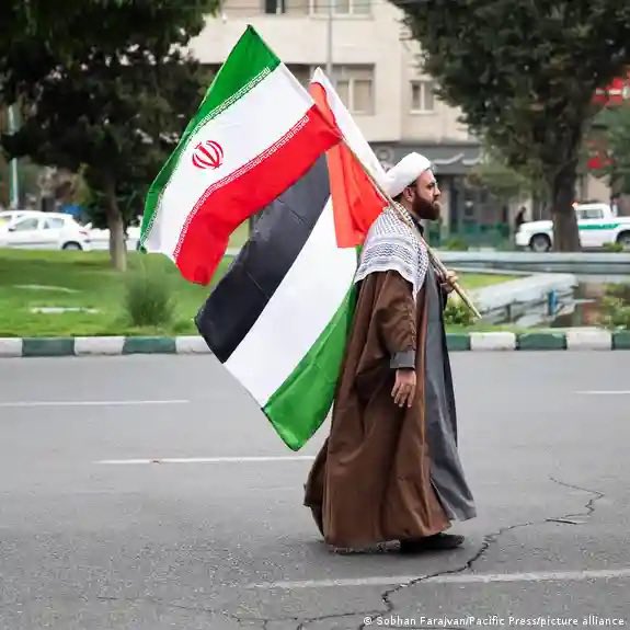 MonirehKazemi's tweet image. Christian Ferrié, französischer Philosoph:

„Im 20. Jahrhundert hat die sogenannte ‚marxistisch-verräterische @dieLinke ‘ nahezu jede echte emanzipatorische Revolution verfehlt – um stattdessen fast ausschließlich autoritäre und totalitäre Regime zu bejubeln: zunächst im Namen…