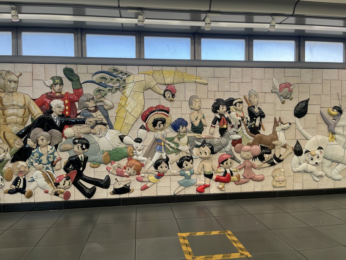 Sep9put's tweet image. 化粧品の展示会に参加。広い会場に様々な企業さんが集っている。新しい成分、素敵な容器、どのブースも活気に溢れている。取引先と挨拶できたし、うちでも取り扱ってみたい面白い商品にも出会えた。今、何が注目されているか学ぶこともできた。飛行機遅延で、時間が少なかったことだけが残念。。