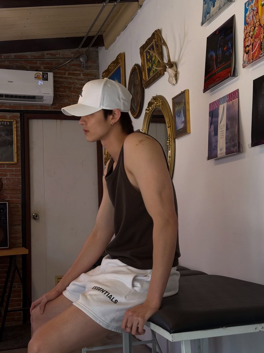 Pepperzck's tweet image. เพราะเคยบอกเธอว่าฉันนั้นจะไม่เป็นไร ก็ได้โปรดเอาความเจ็บปวดทั้งหมดมาลงที่ฉัน •́‿•̀  

#Meennicha8