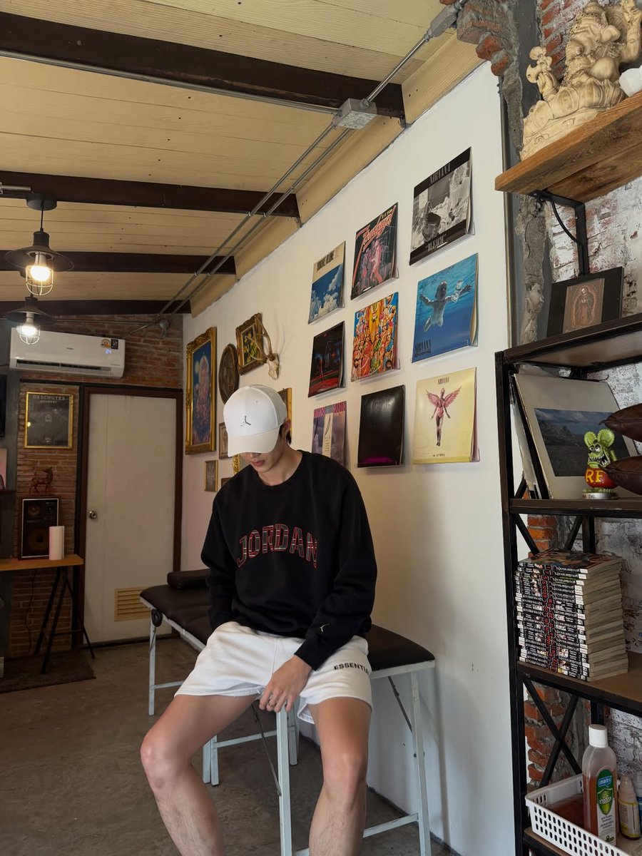 Pepperzck's tweet image. เพราะเคยบอกเธอว่าฉันนั้นจะไม่เป็นไร ก็ได้โปรดเอาความเจ็บปวดทั้งหมดมาลงที่ฉัน •́‿•̀  

#Meennicha8