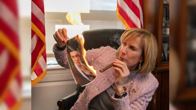 عضو کنگره آمریکا به کمپاین «آتش زدن عکس خامنه ای» پیوست