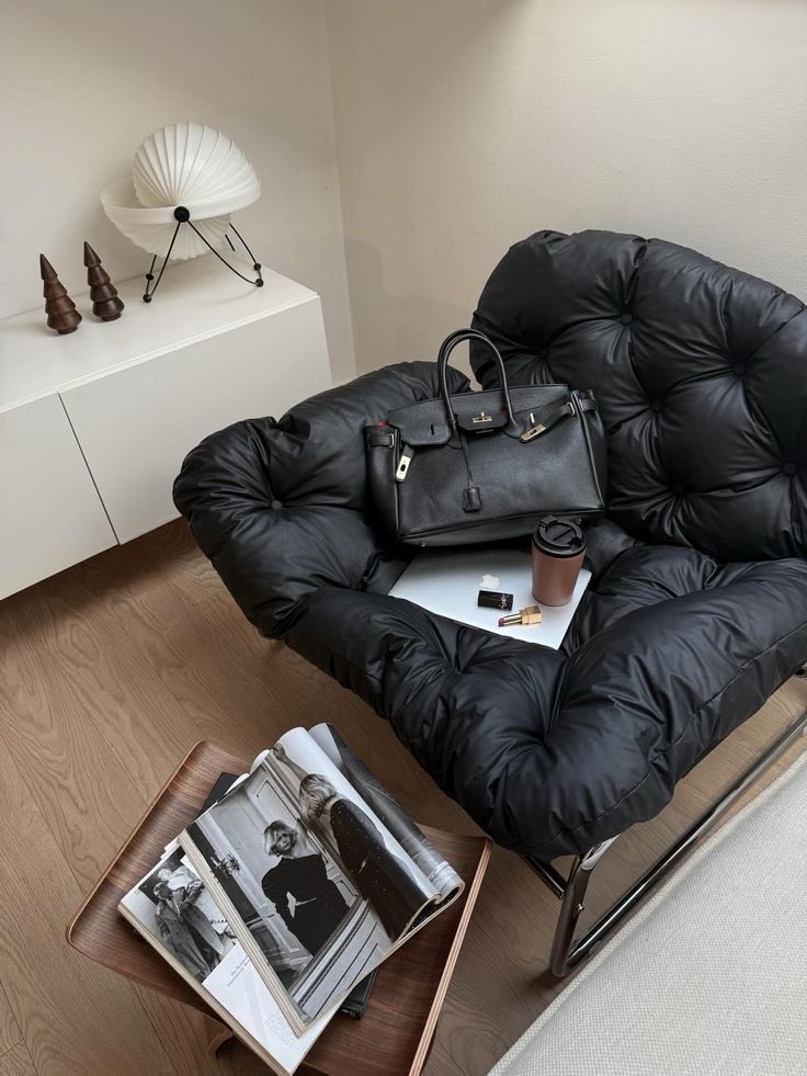 interiorframes's tweet image. 